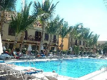 فندق Oasis Club 2*